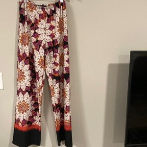 Used and only worn once size M stretchy palazzo pants!